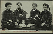 Femmes buvant le thé