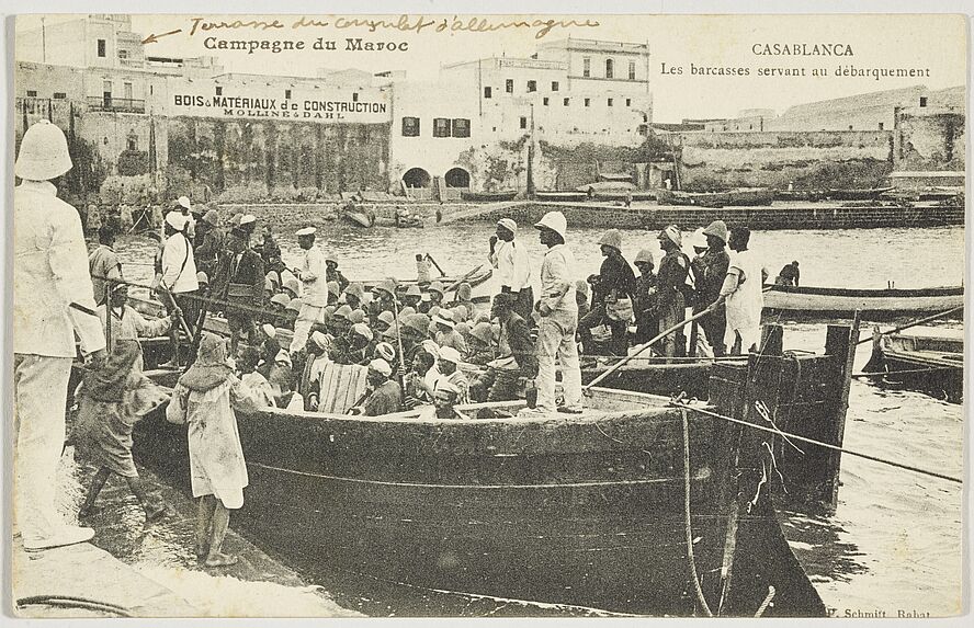 Casablanca. Les barcasses servant au débarquement