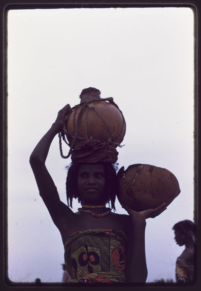 Les Peuls Bororo [une jeune femme]