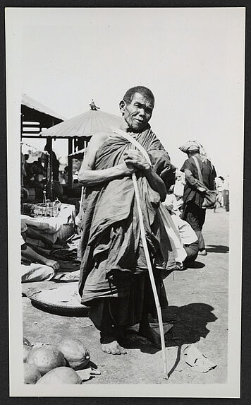 Birmania Nord, mendicante buddista