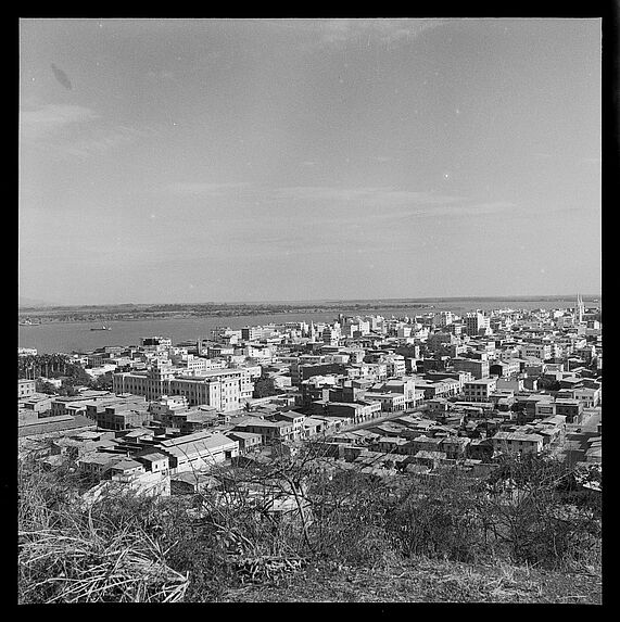 Vue sur la ville et la rivière [Guayaquil]