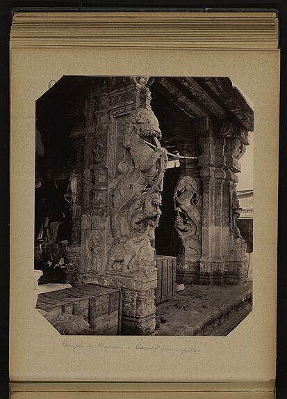 Temple de Madura - Carved lion pillar