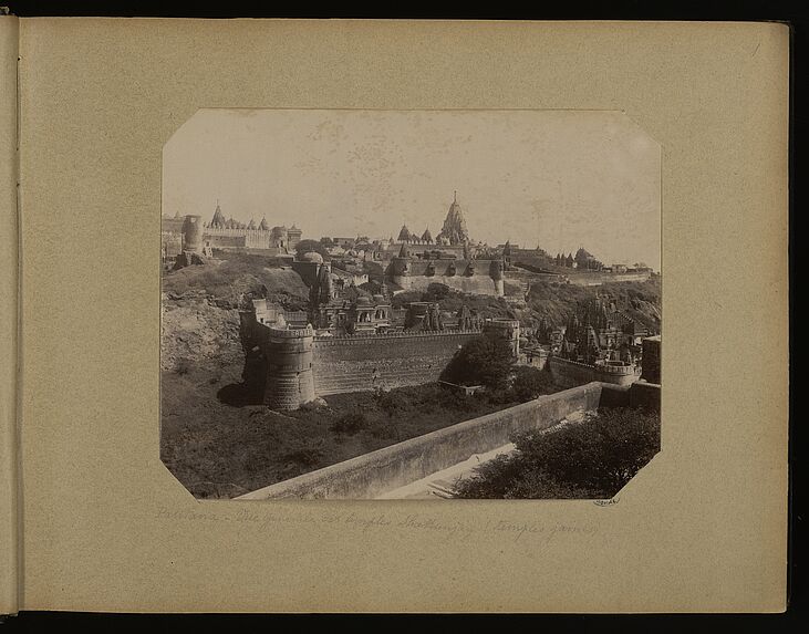 Palitana, vue générale des temples Shakunjay