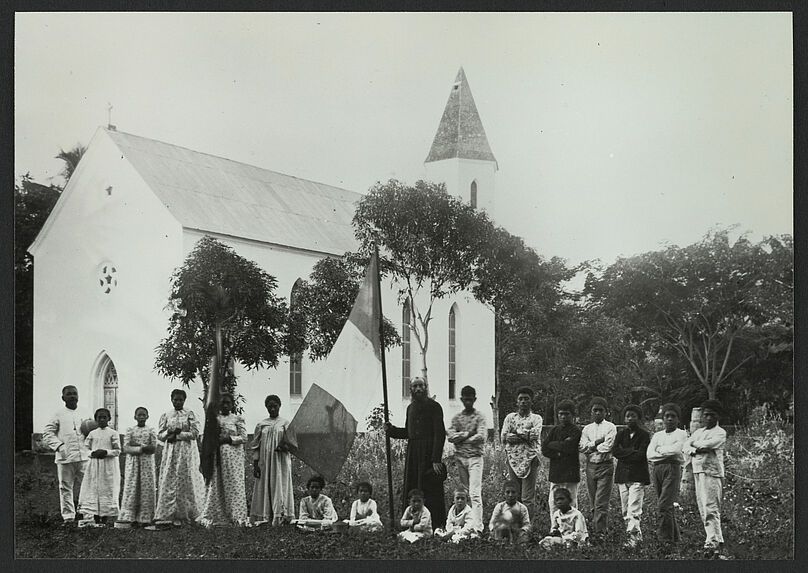Tahiti, Punaria [Punaauia], école catholique et église