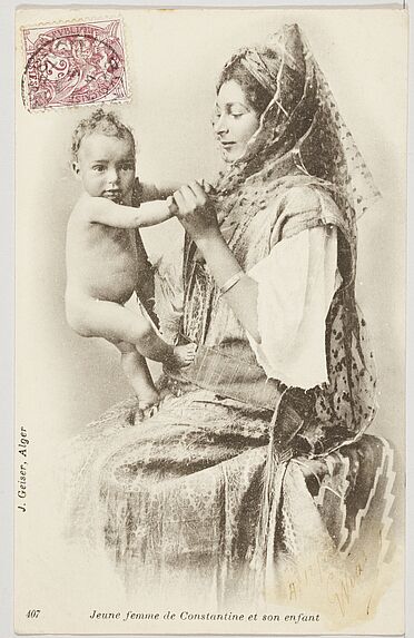 Jeune femme de Constantine et son enfant