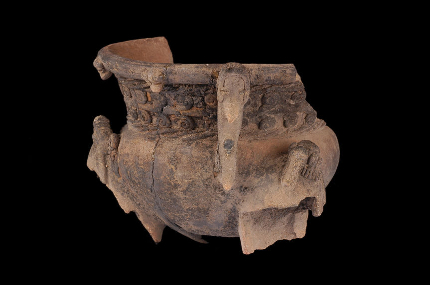 Fragment de vase tripode