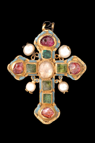 Pendentif en forme de croix