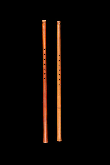 Deux flûtes à embouchure terminale à bloc