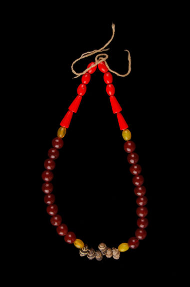 Collier de femme pauvre