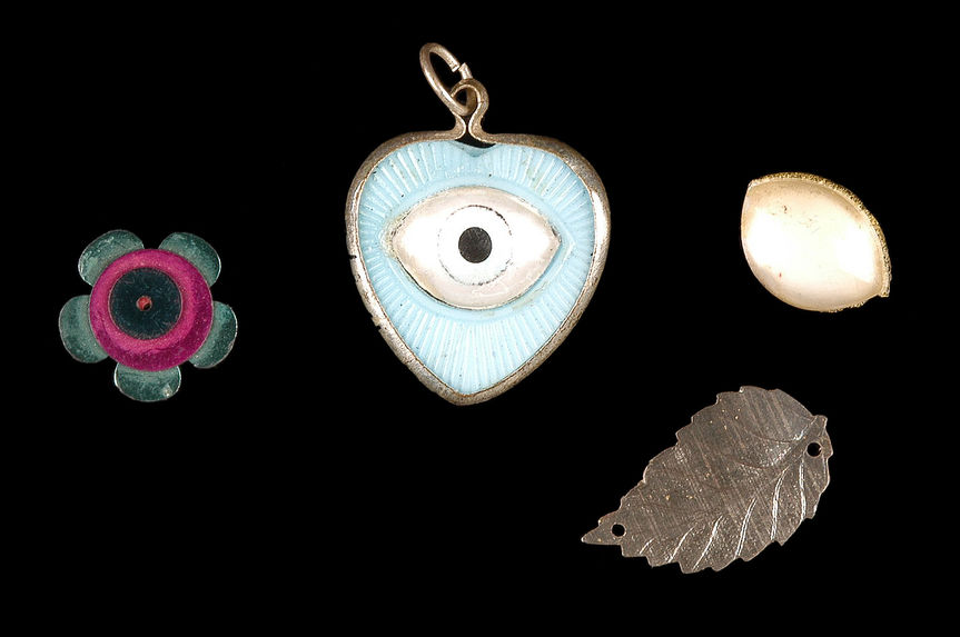 Pendeloque-amulette en forme d'oeil