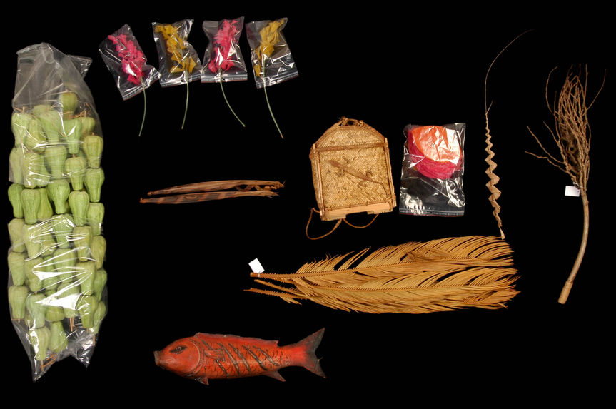 Lot d'objets divers relatifs aux expositions &quot;Phillippines&quot;  : poisson
