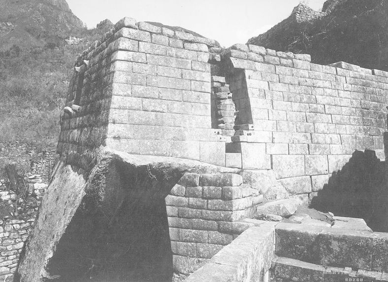 Machu-Pichu. Bâtiment semi-circulaire.