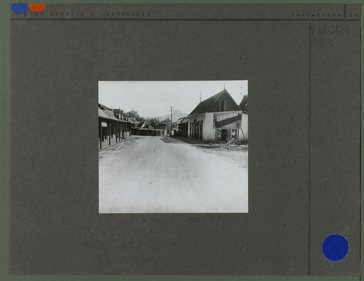 Le village en bordure du grand port