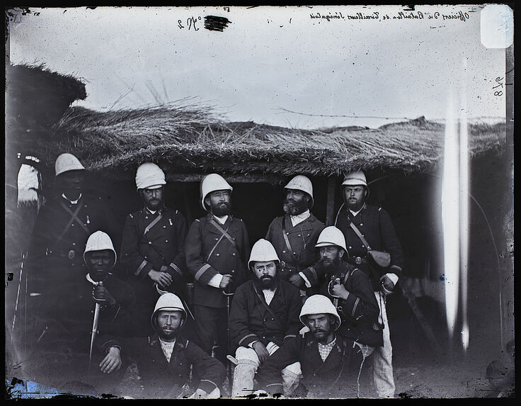 Officiers du bataillon de tirailleurs Sénégalais [Portrait de groupe]
