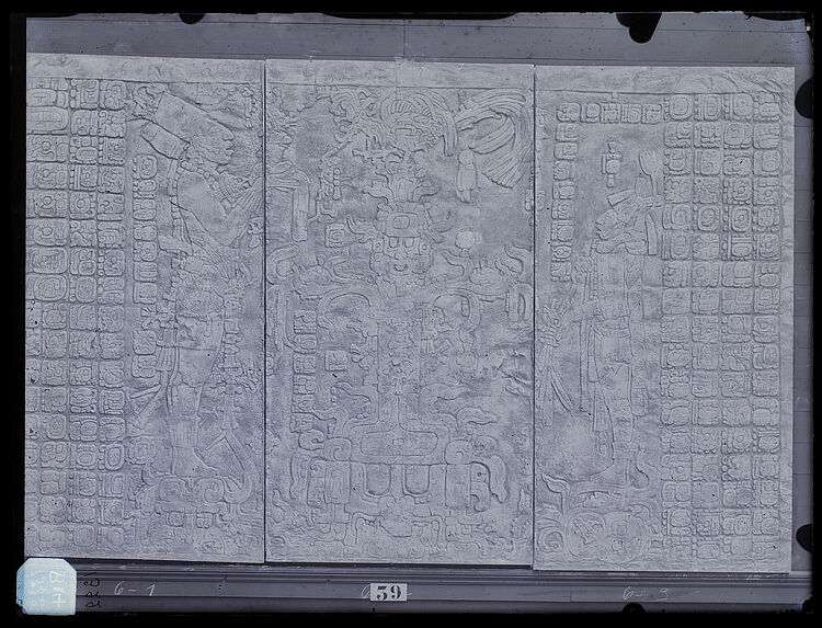 Palenque. Bas-relief intérieur du temple de la Croix n°2