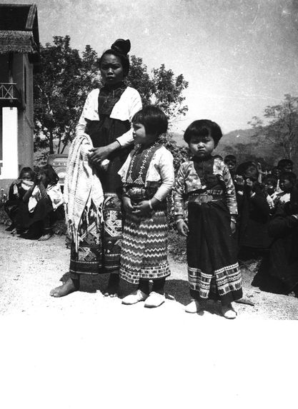 Femme et enfants laotiens
