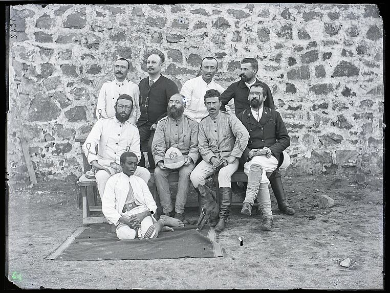 Groupe avec les officiers italiens de Ghinda