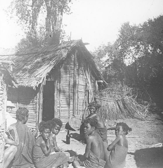 Habitation en bois, mai 1898