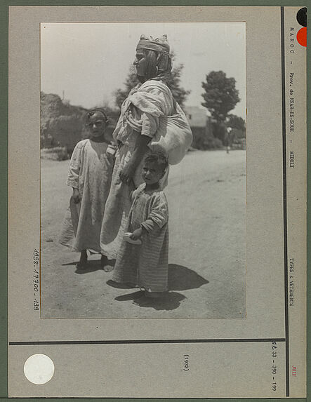 Femme et deux enfants