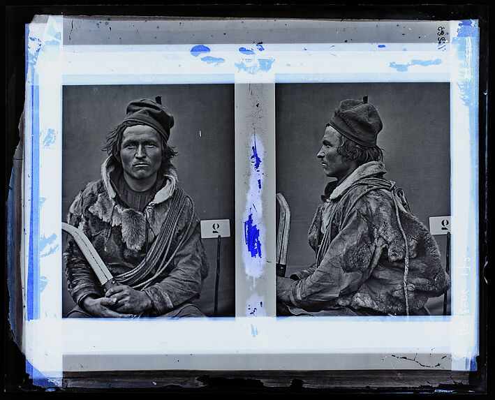 Lapon [Portrait d'un homme assis sur une chaise ; face et profil]