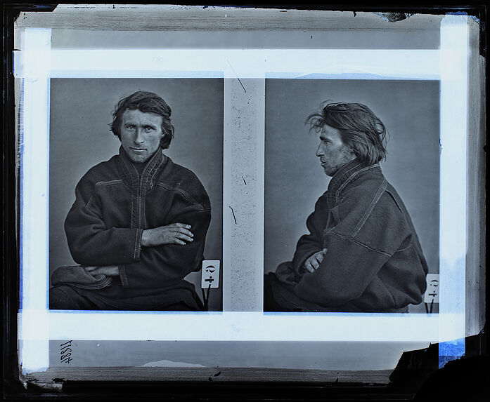 Lapon [Portrait d'un homme assis sur une chaise ; face et profil]