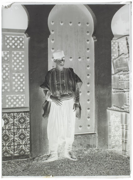 Algériens et Kabyles [Portrait d'un homme]