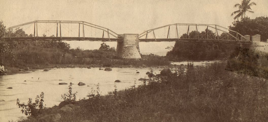 Pont sur la Taharuu