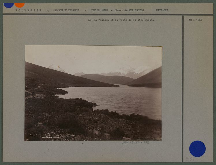 Le lac Pearson et la route de la côte Ouest