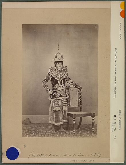 Vieil officier birman en tenue de cour (1878)