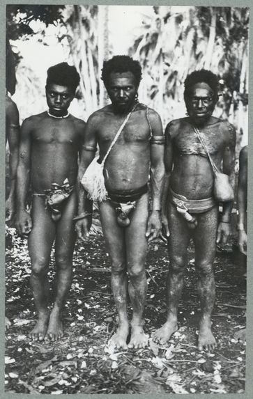 Hommes Small Nambas avec ceinture pagne et paniers
