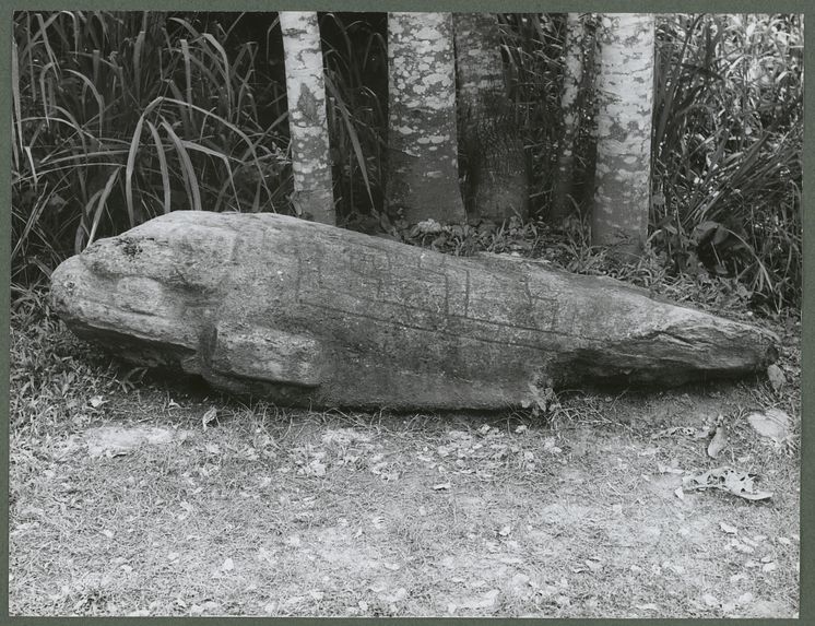 Sculpture d'un grand poisson, en serpentine