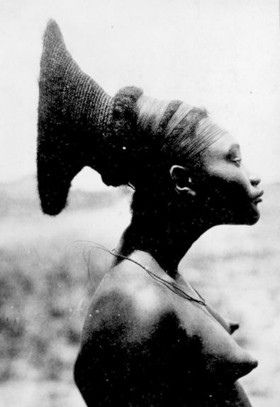 Jeune femme Mangbetu