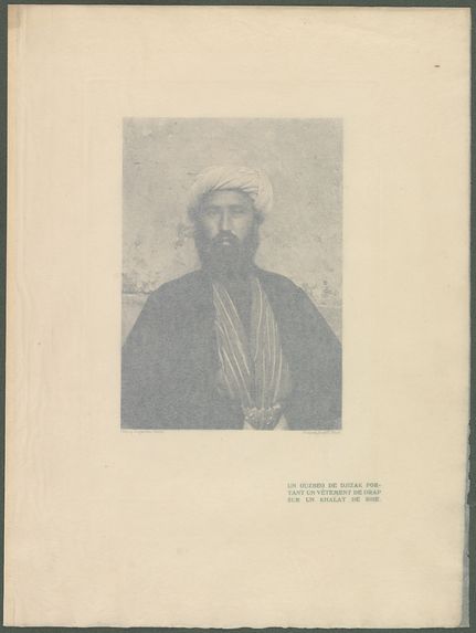 Un Ouzbeg de Djisak portant un vêtement de drap