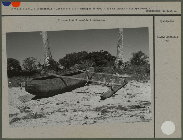 Pirogue traditionelle à balancier