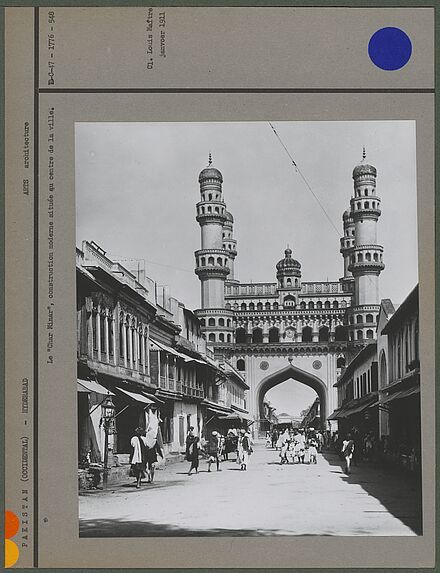 Le &quot; Char Minar &quot;, construction moderne située au centre de la ville