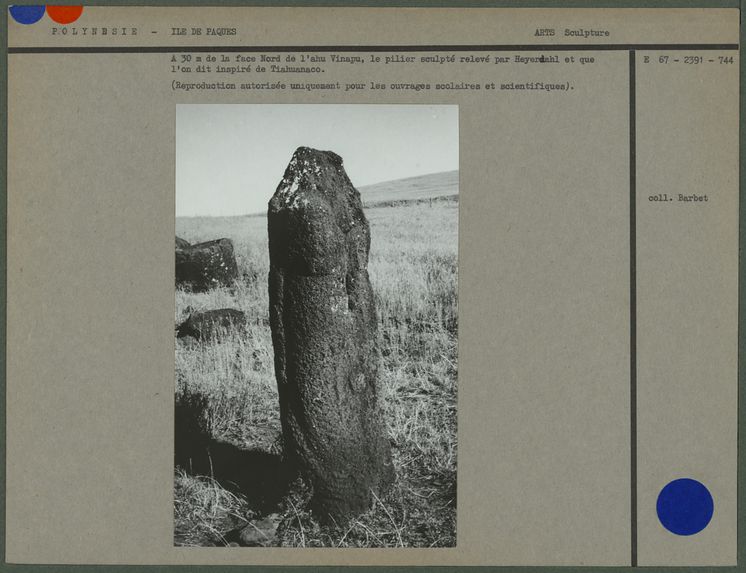 Le pilier sculpté relevé par Heyerdahl et que l'on dit inspiré de Tiahuanaco