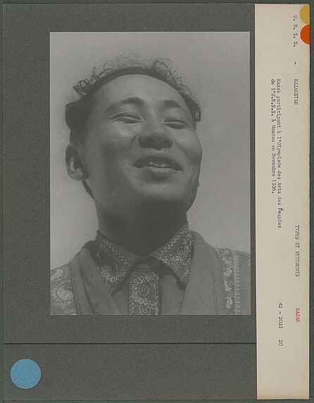 Kazak participant à l'Olympiade des Arts des Peuples de l'U.R.S.S à Moscou en novembre 1936