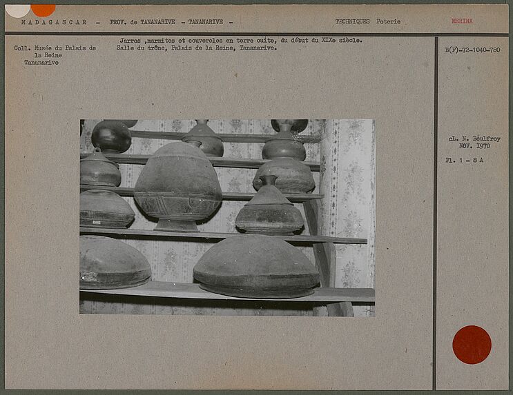Jarres, marmites et couvercles en terre cuite, du début du XXe siècle