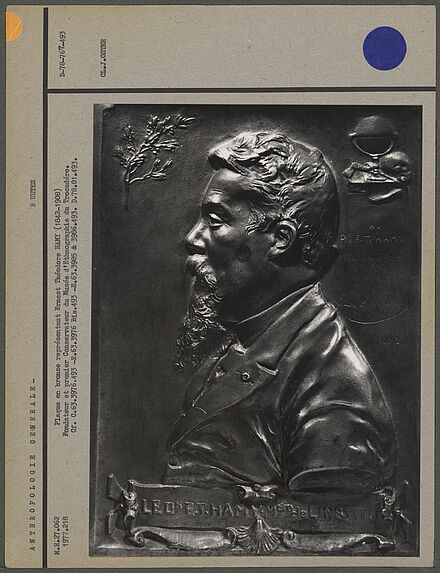 Plaque en bronze représentant Ernest Théodore Hamy