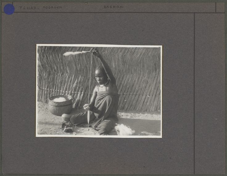 Sans titre [portrait d'une jeune femme filant la laine]