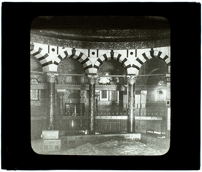 Jérusalem. Intérieur de la mosquée d'Omar