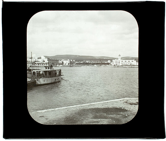 Bizerte. Le bac et la ville