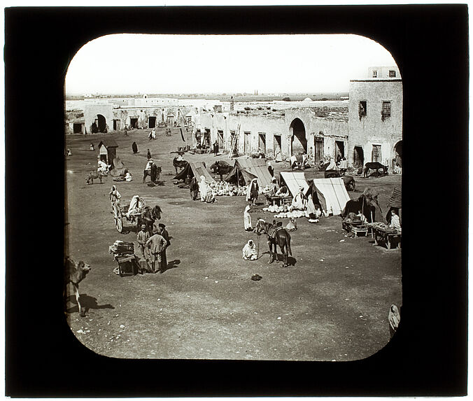 Kairouan. Place de Tunis