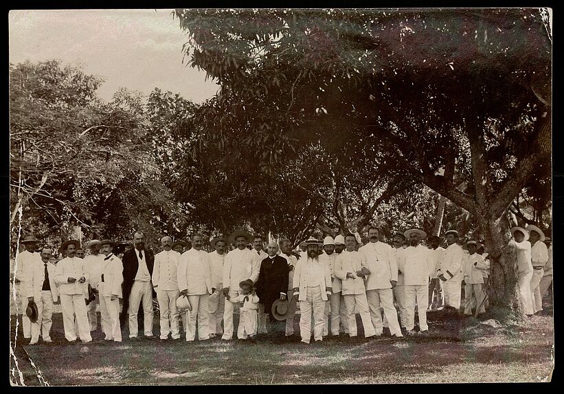 Le prince Hinoi Pomare et ses invités à Arue