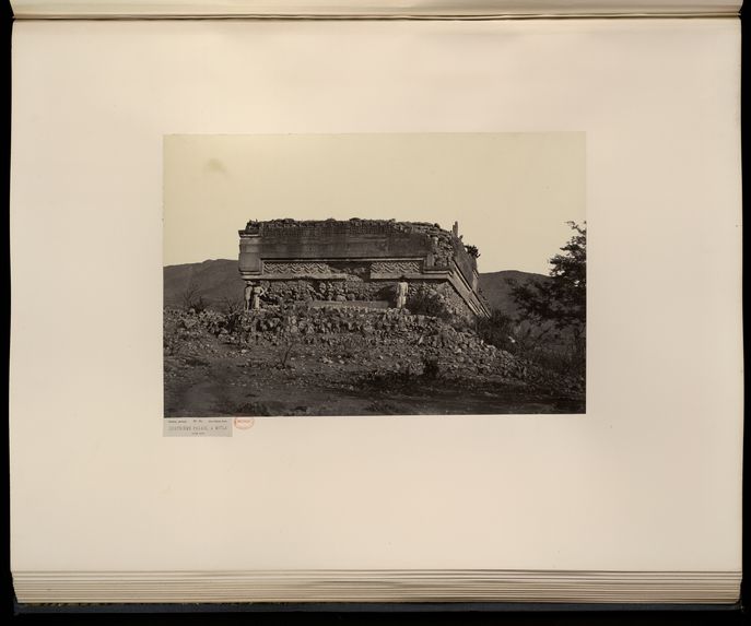 Cités et ruines Américaines, Mitla, Palenque, Izamal, Chichen-Itza, Uxmal, recueillies et photographiées par Désiré Charnay, avec un texte in-8°, par Viollet-Le-Duc, architecte du gouvernement, Ferdinand denis, conservateur à la Bibliothèque Ste Geneviève