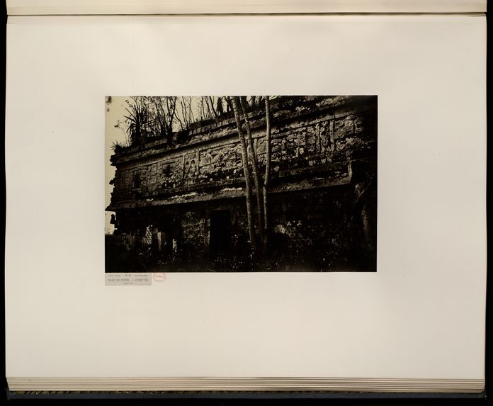 Cités et ruines Américaines, Mitla, Palenque, Izamal, Chichen-Itza, Uxmal, recueillies et photographiées par Désiré Charnay, avec un texte in-8°, par Viollet-Le-Duc, architecte du gouvernement, Ferdinand denis, conservateur à la Bibliothèque Ste Geneviève