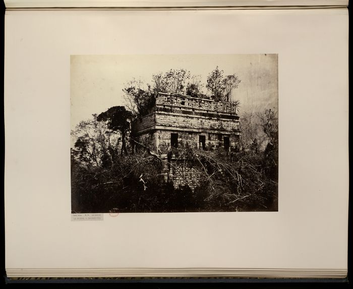 Cités et ruines Américaines, Mitla, Palenque, Izamal, Chichen-Itza, Uxmal, recueillies et photographiées par Désiré Charnay, avec un texte in-8°, par Viollet-Le-Duc, architecte du gouvernement, Ferdinand denis, conservateur à la Bibliothèque Ste Geneviève