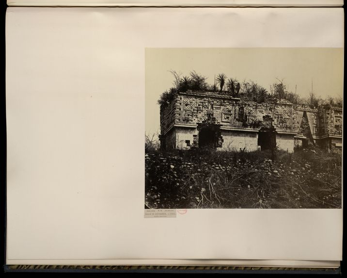 Cités et ruines Américaines, Mitla, Palenque, Izamal, Chichen-Itza, Uxmal, recueillies et photographiées par Désiré Charnay, avec un texte in-8°, par Viollet-Le-Duc, architecte du gouvernement, Ferdinand denis, conservateur à la Bibliothèque Ste Geneviève