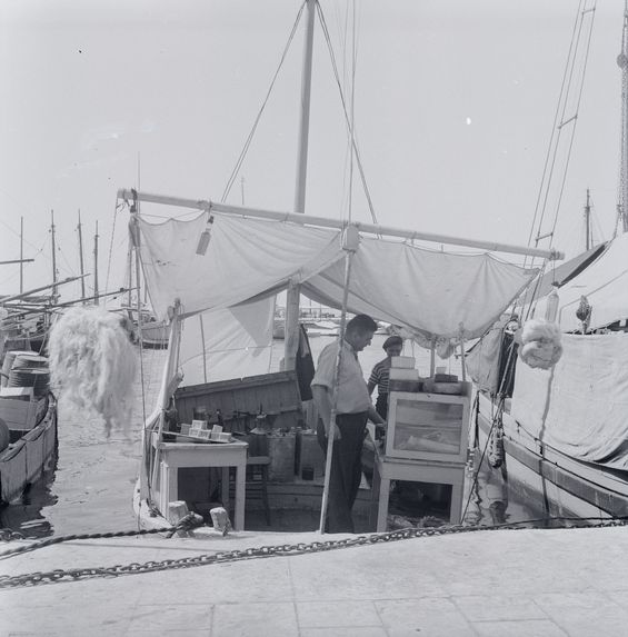 Split : le port bâteaux-marchands le long du quai