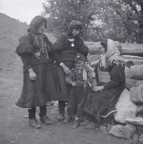 Trois femmes et un enfant